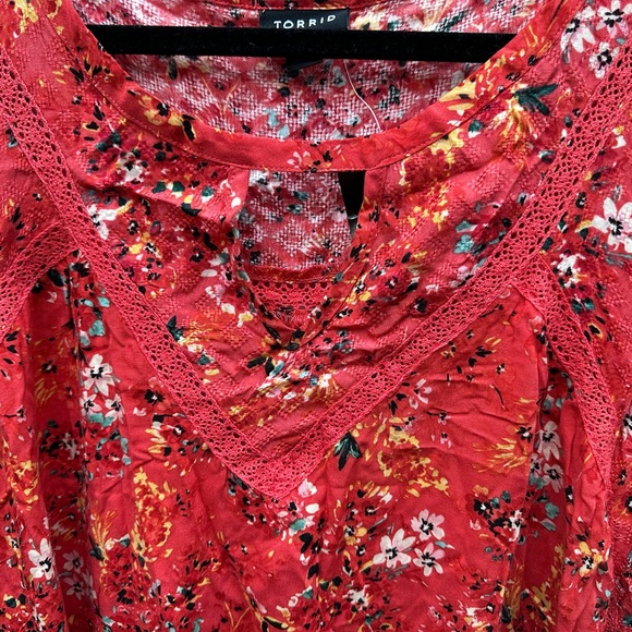 Torrid Blouse Size 4 - Picture 3 of 5